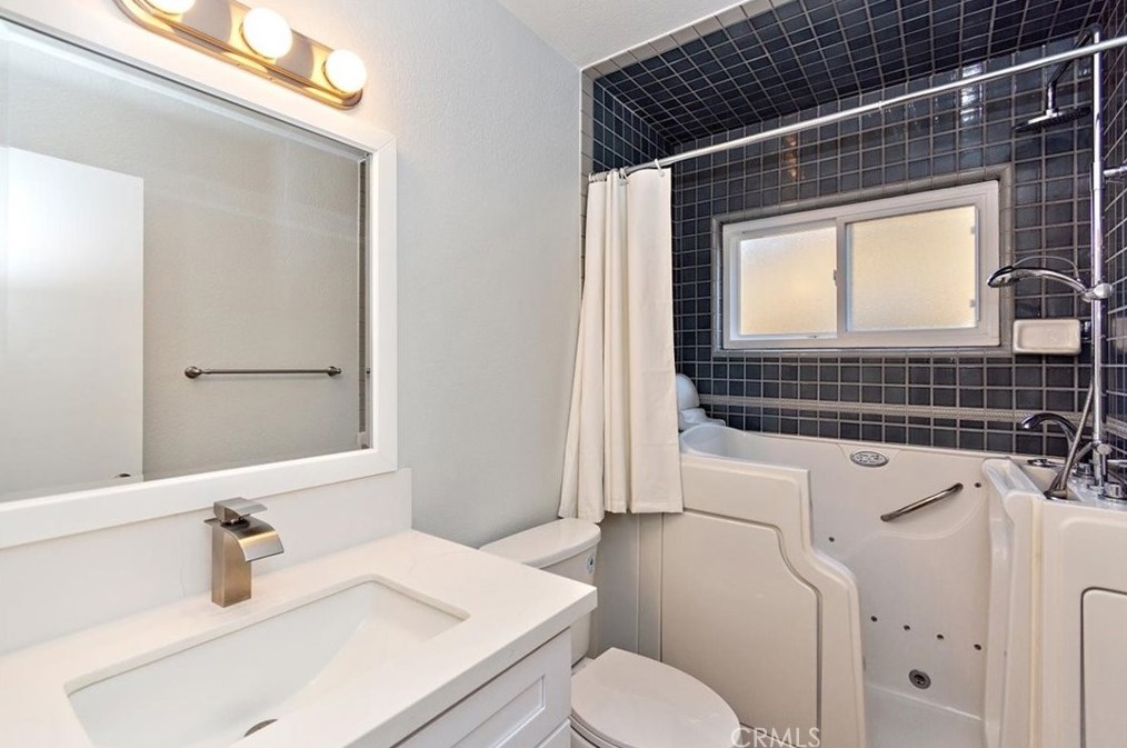 1413 Beacon Ave, Anaheim CA  92802-1717 exterior