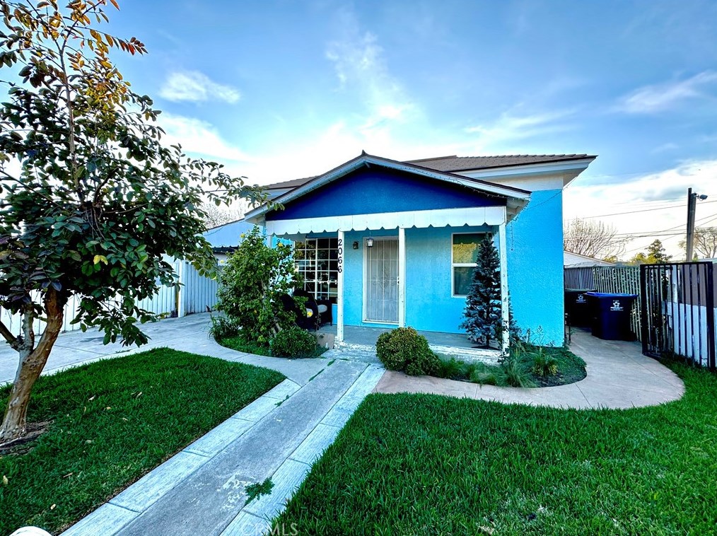 2066 Cedar St, Santa Ana, CA 92707