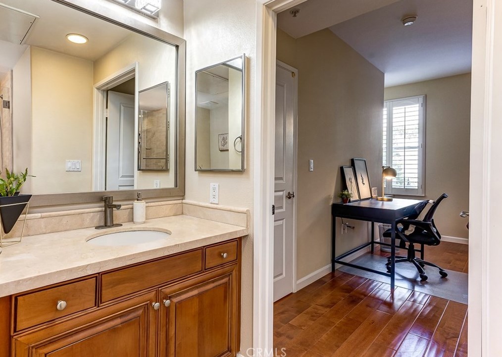 3221 Watermarke Pl, Irvine CA  92612-5617 exterior