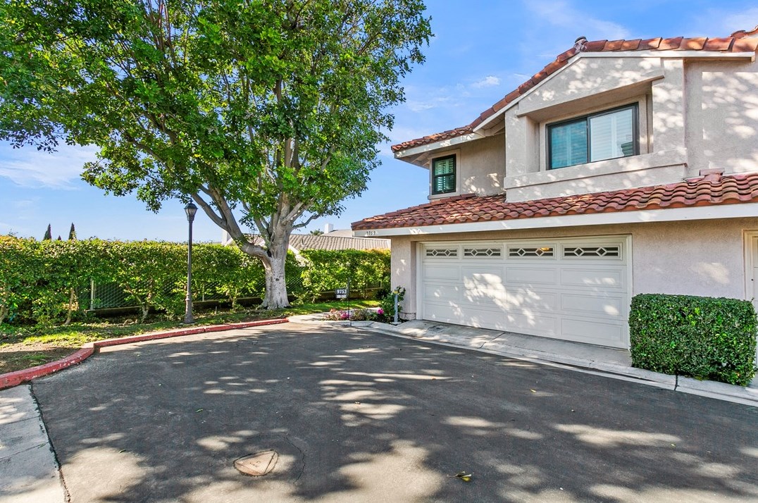 9753 Bird Ct, Santa Ana, CA 92708-5859