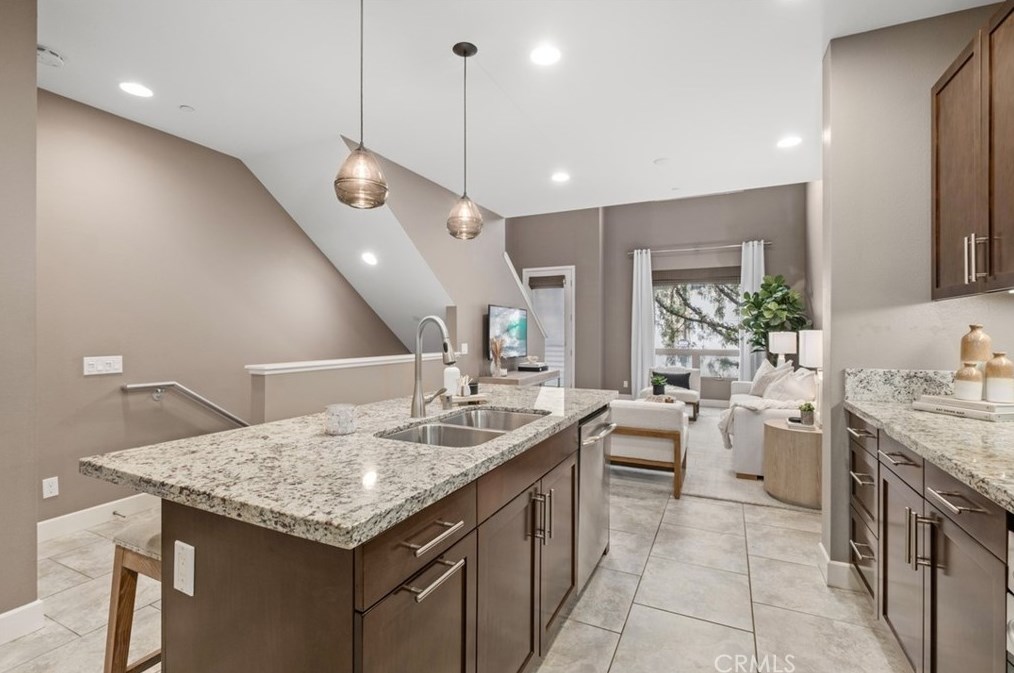 45 Soho, Irvine CA  92612-1083 exterior