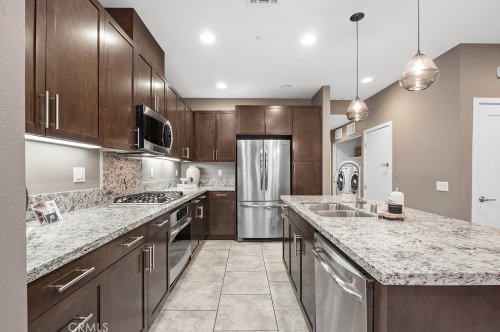 45 Soho, Irvine CA  92612-1083 exterior