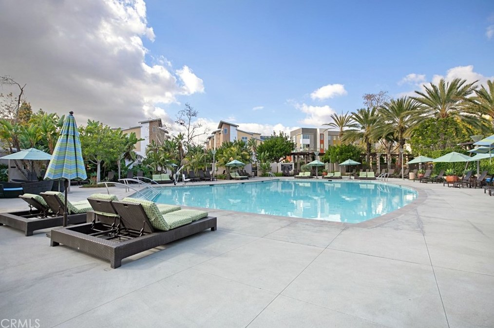 45 Soho, Irvine CA  92612-1083 exterior