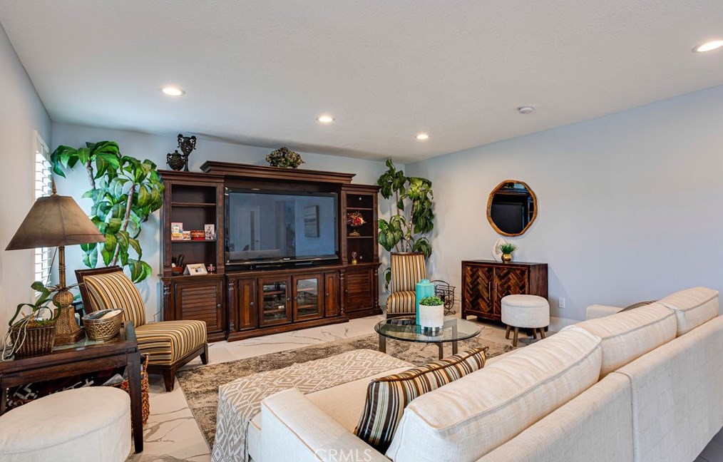 4 Sand Pointe, Laguna Beach CA  92677-5199 exterior