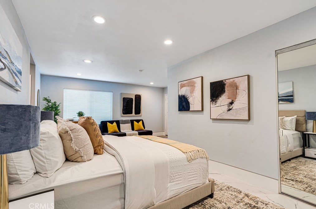4 Sand Pointe, Laguna Beach CA  92677-5199 exterior