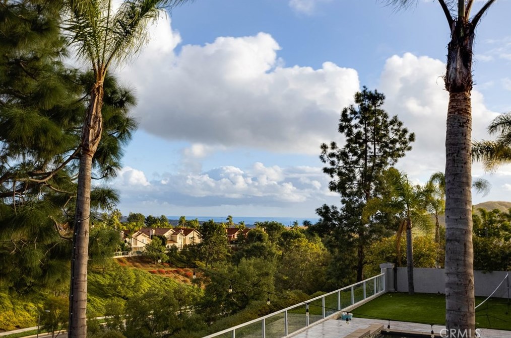 4 Sand Pointe, Laguna Beach CA  92677-5199 exterior