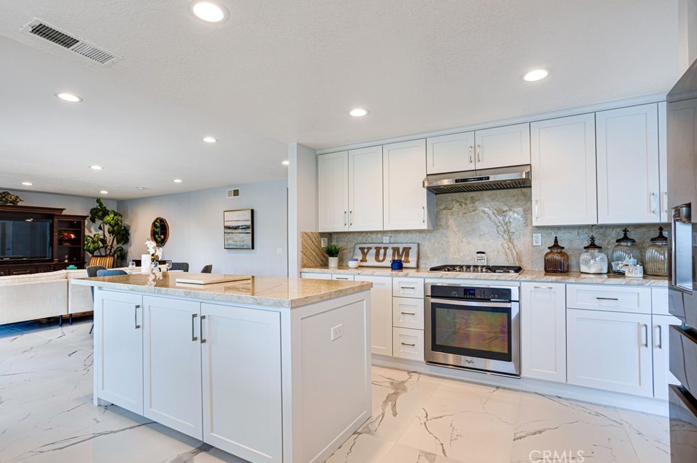 4 Sand Pointe, Laguna Beach CA  92677-5199 exterior