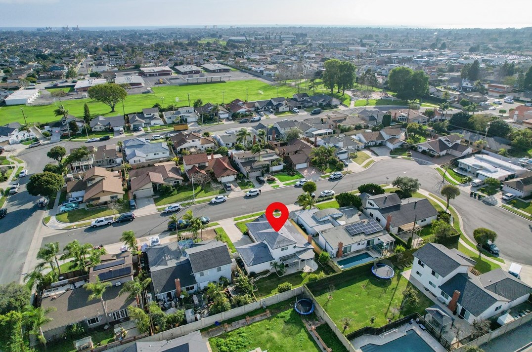 8231 Mandeville Dr, Huntington Beach, CA 92646-2030