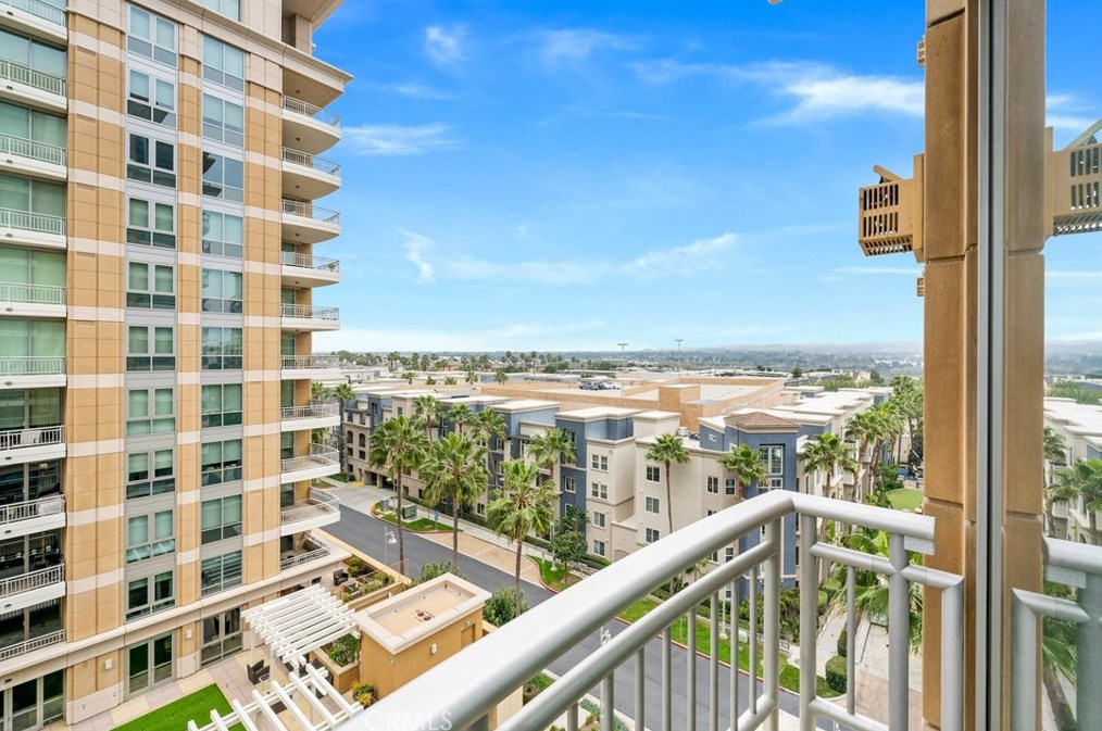 5082 Scholarship, Irvine CA  92612-5695 exterior