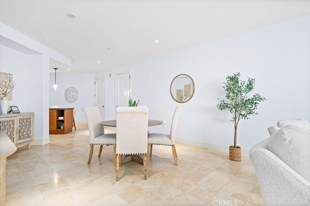 5082 Scholarship, Irvine CA  92612-5695 exterior