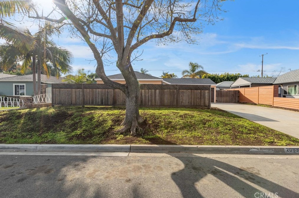 2063 President Pl, Costa Mesa, CA 92627