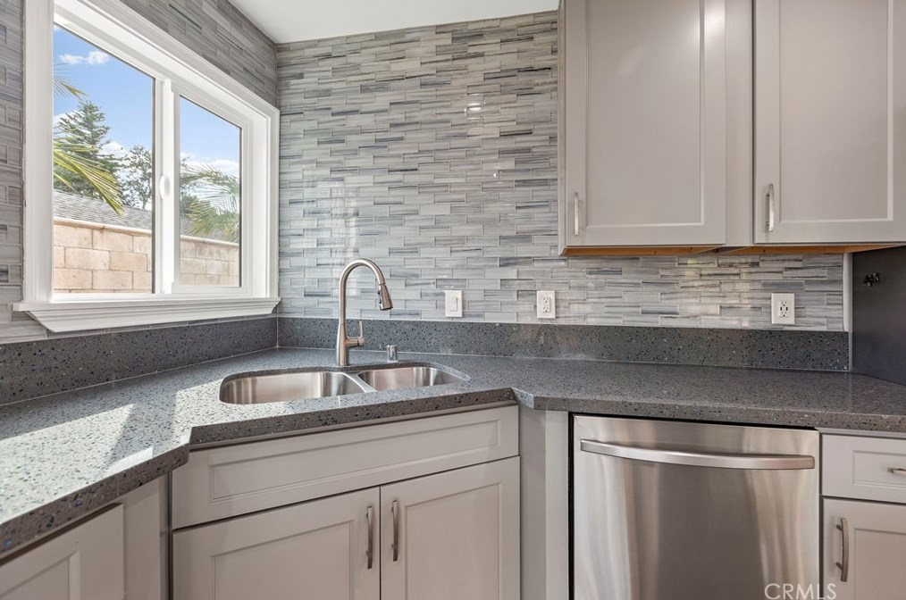 2063 President Pl, Costa Mesa CA  92627-4013 exterior