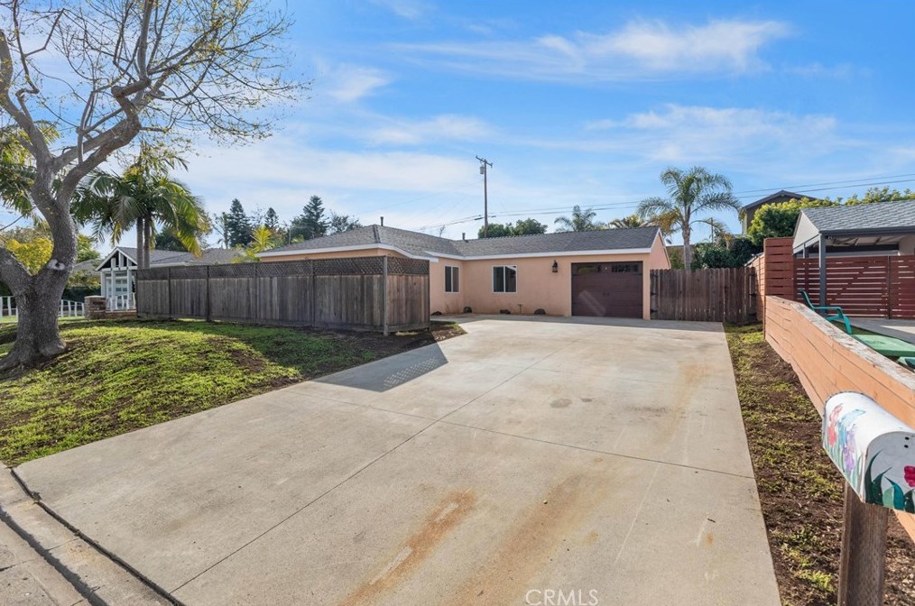2063 President Pl, Costa Mesa CA  92627-4013 exterior