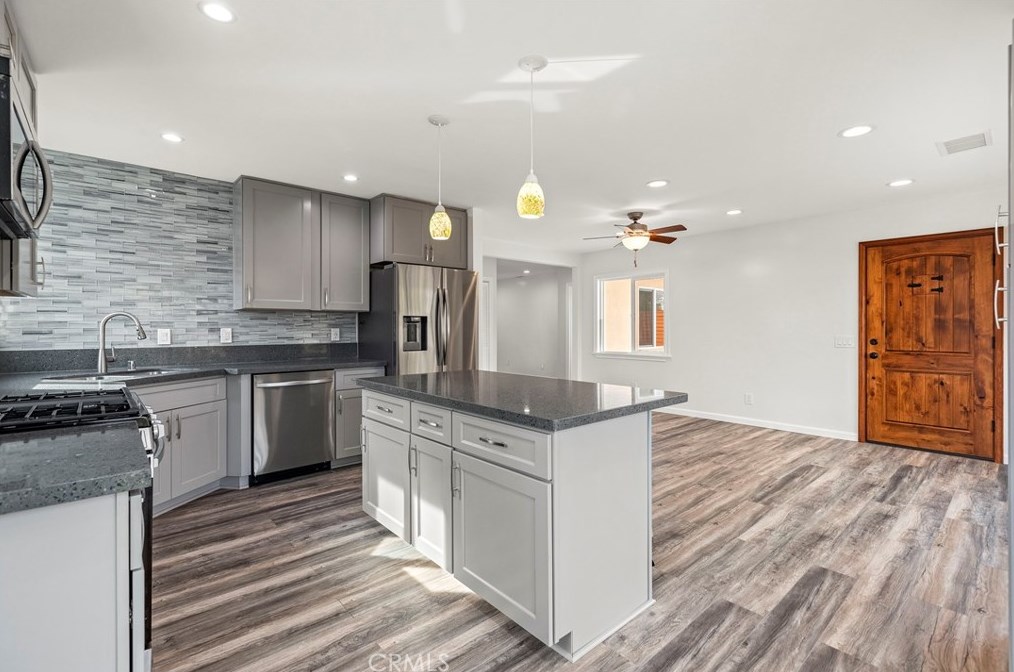 2063 President Pl, Costa Mesa CA  92627-4013 exterior