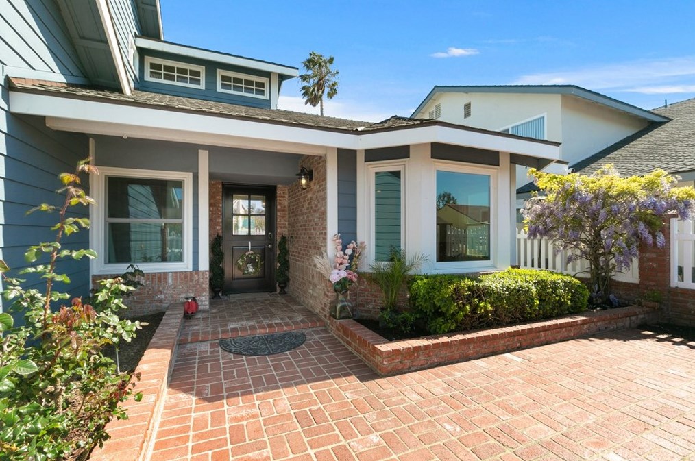18022 Starmont Ln, Huntington Beach, CA 92649
