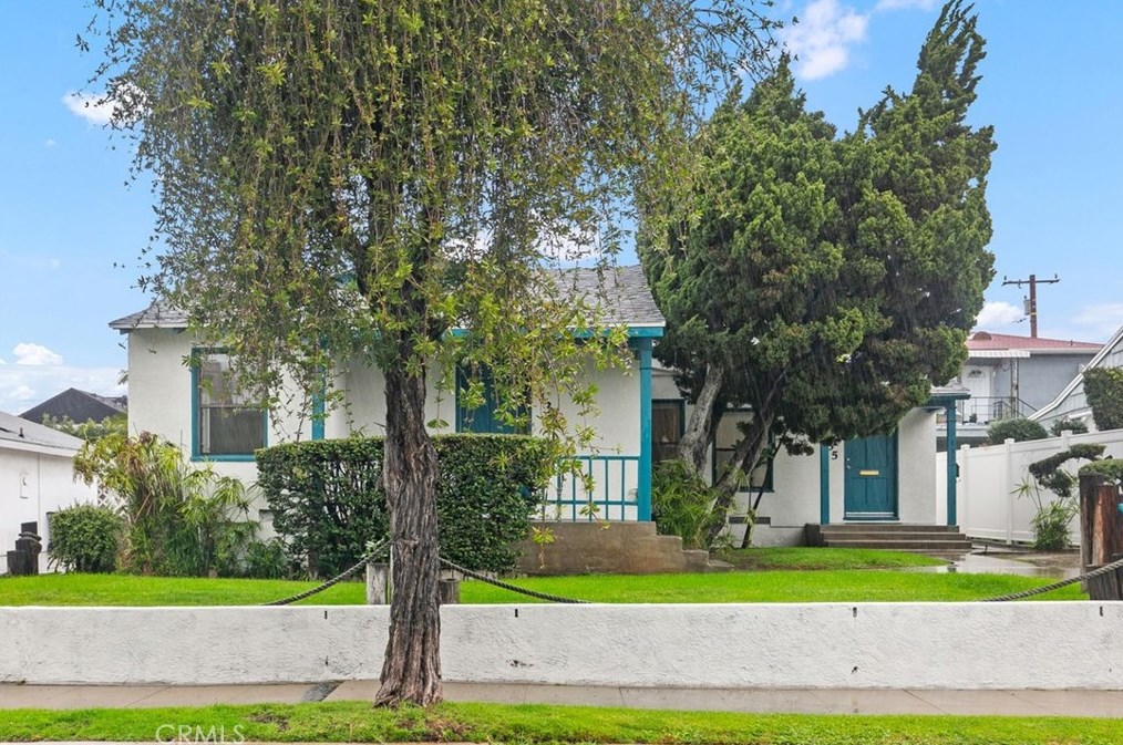 135 35th St, Long Beach, CA 90807-3801