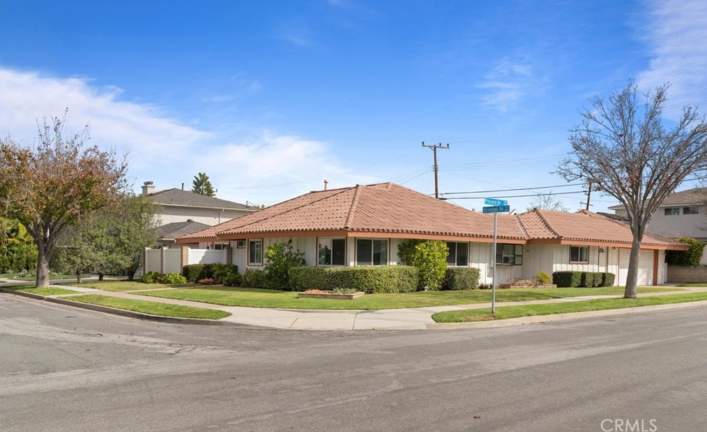 2820 Stromboli Rd, Costa Mesa, CA 92626-4712