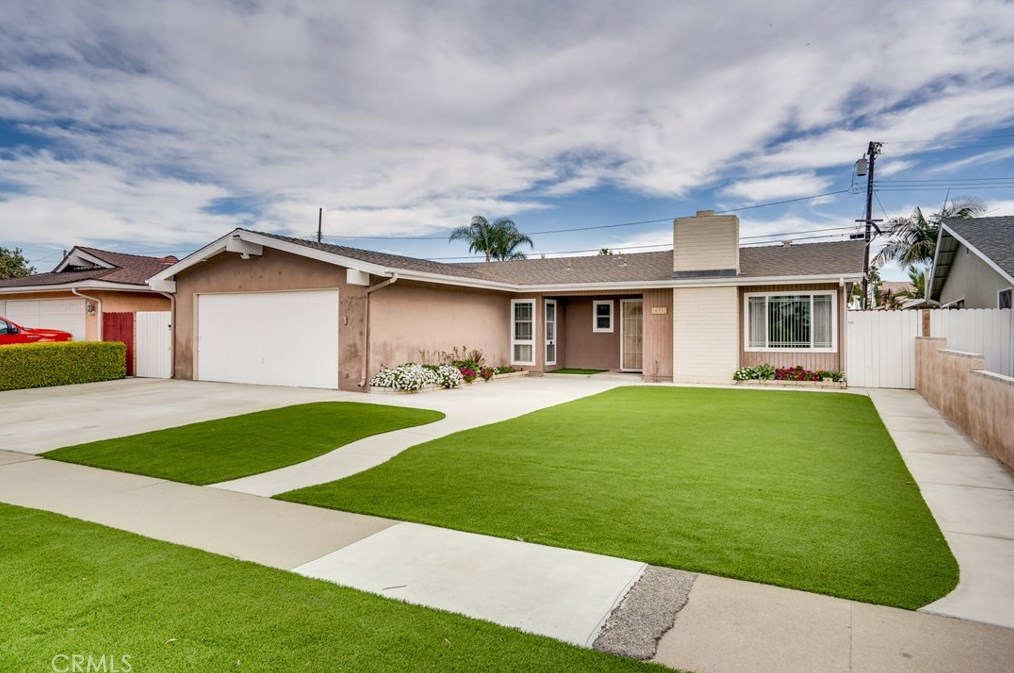 16552 Kettler Ln, Huntington Beach, CA 92647-4329