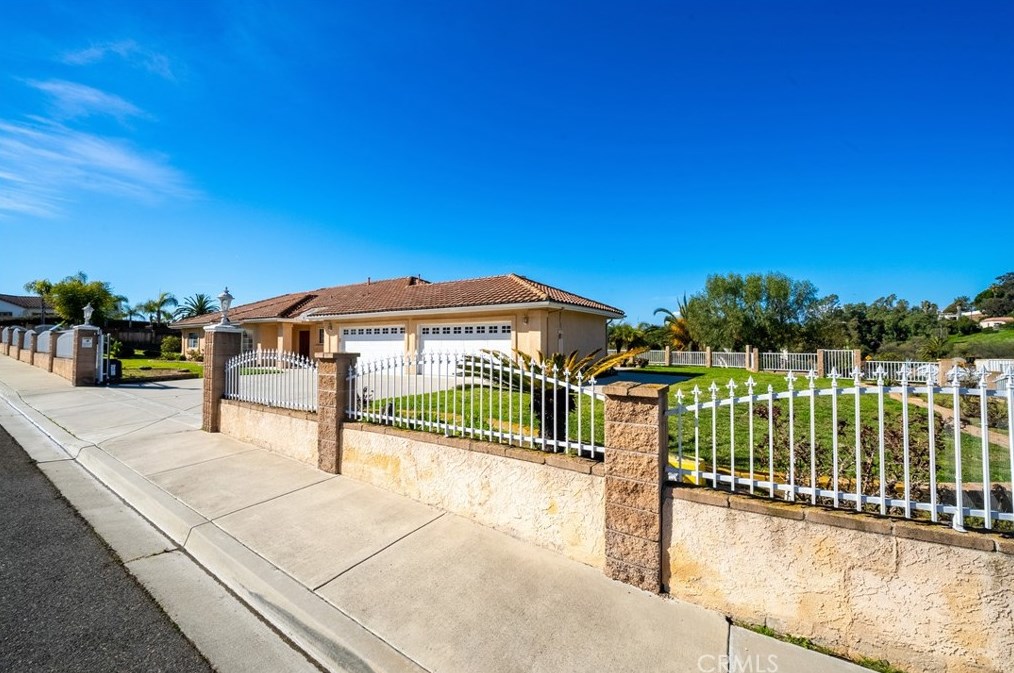 2062 Rancho Corte, Vista, CA 92084