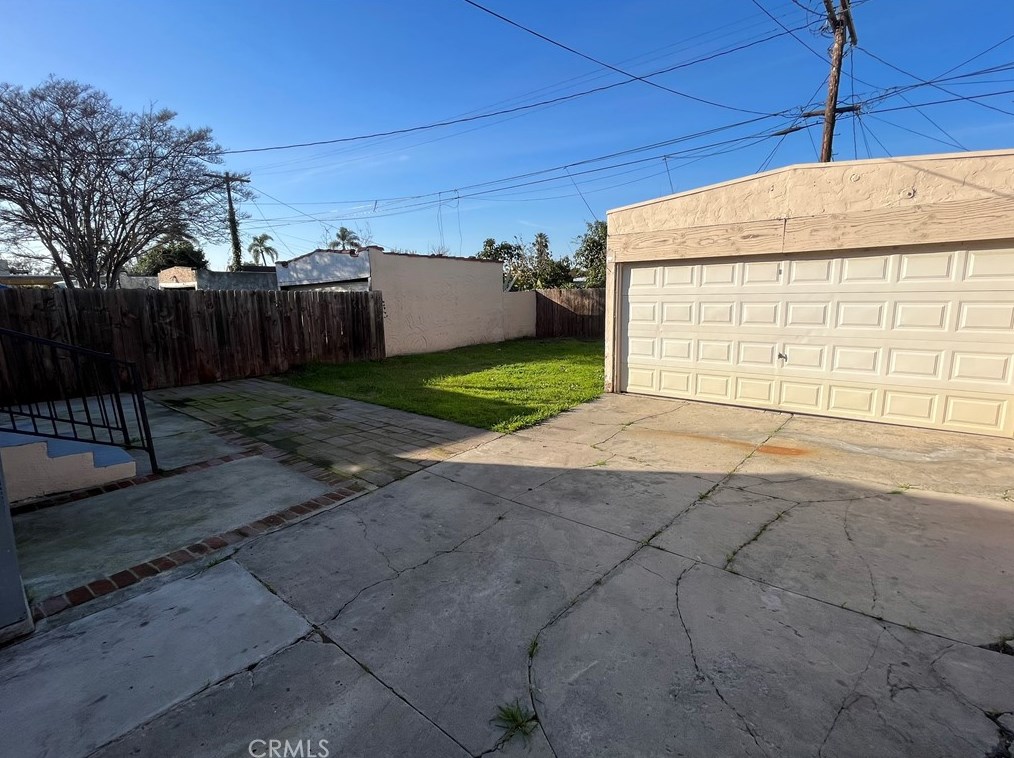 2041 W 70th St, Los Angeles, CA 90047