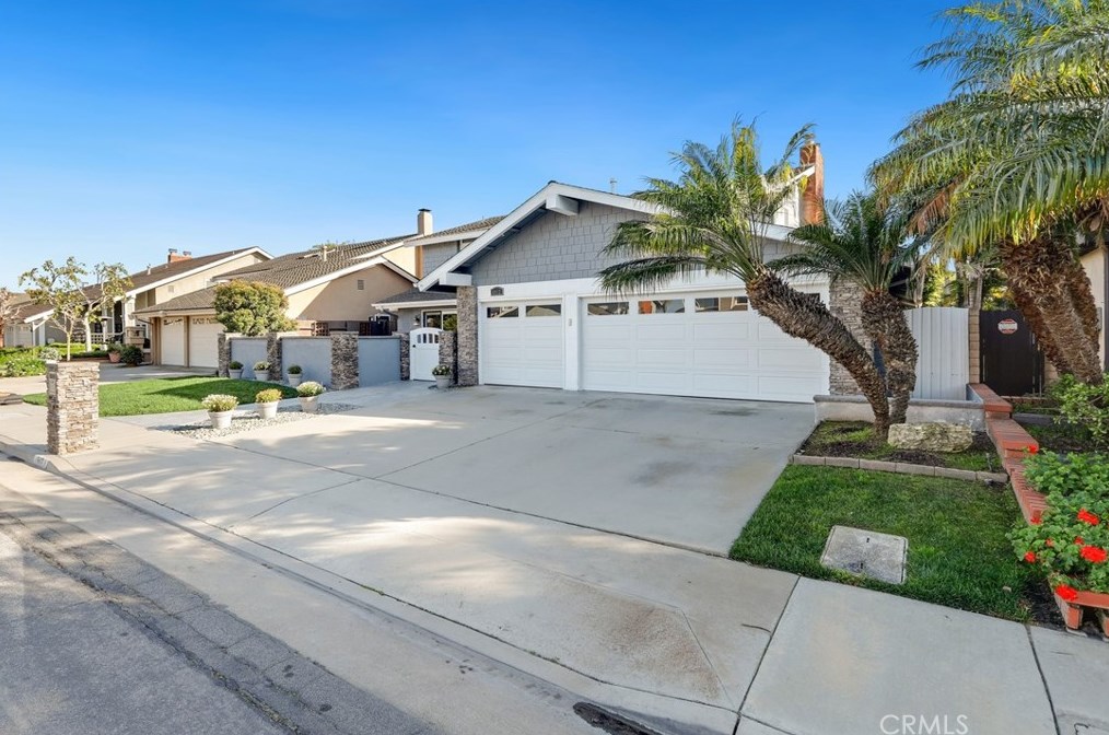 8412 Dallas Cir, Huntington Beach, CA 92646-3806