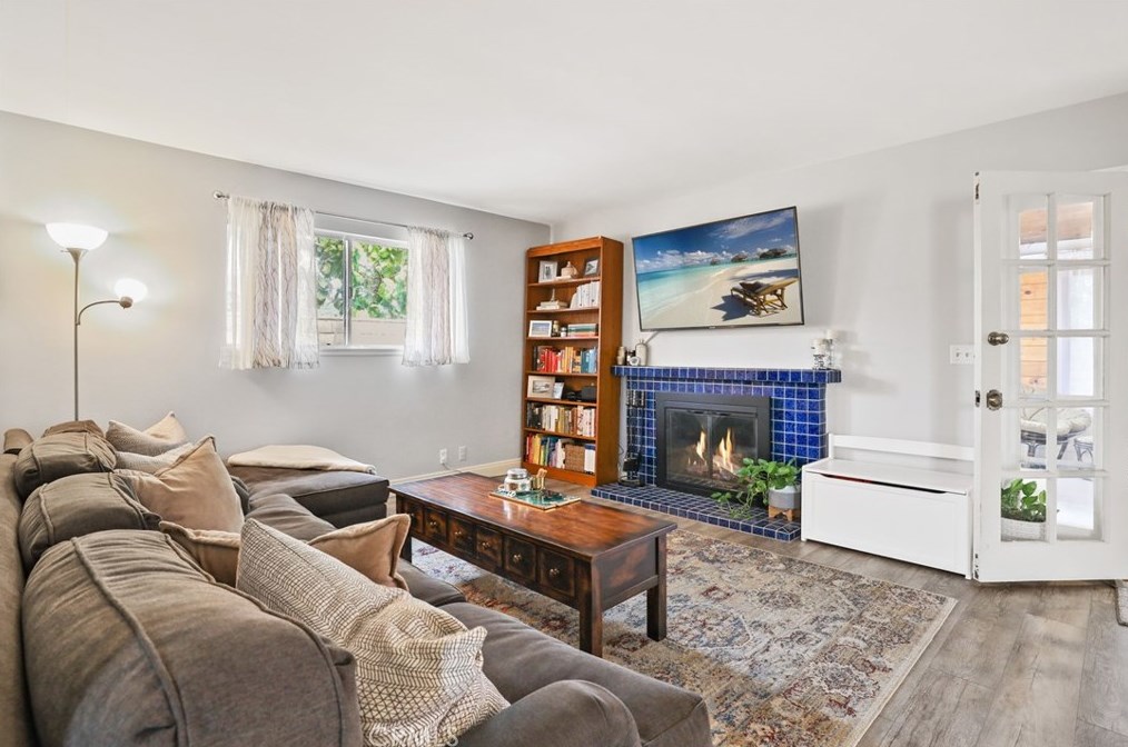 2878 Miguel Ln, Costa Mesa, CA 92626-4207