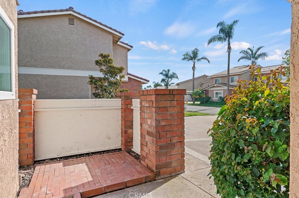 7911 Seawall Cir, Huntington Beach CA  92648-5464 exterior
