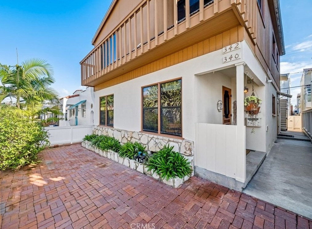 340 30th St, Hermosa Beach, CA 90254-2309