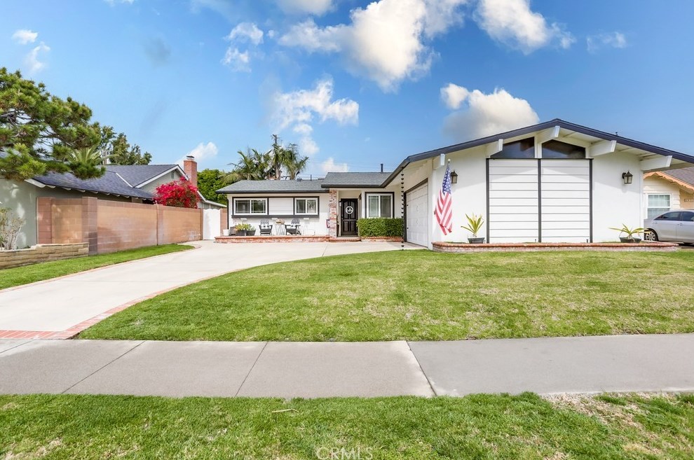 6921 Cumberland Dr, Huntington Beach, CA 92647-2709