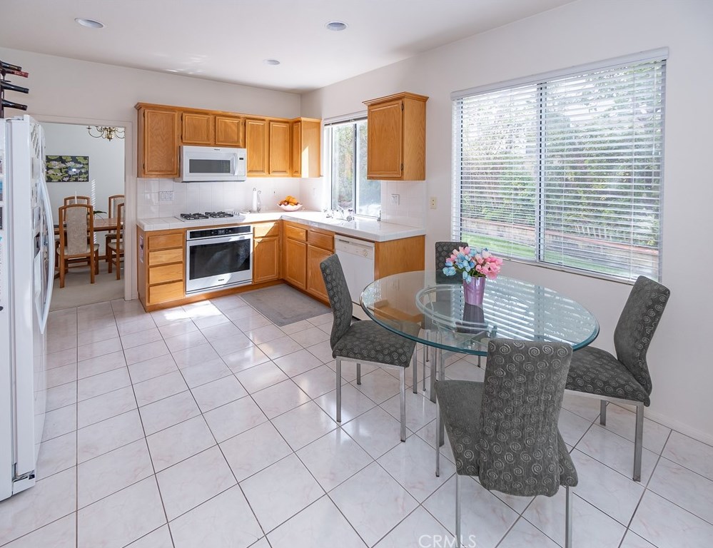 2 Santa Eugenia, Irvine CA  92606-8871 exterior