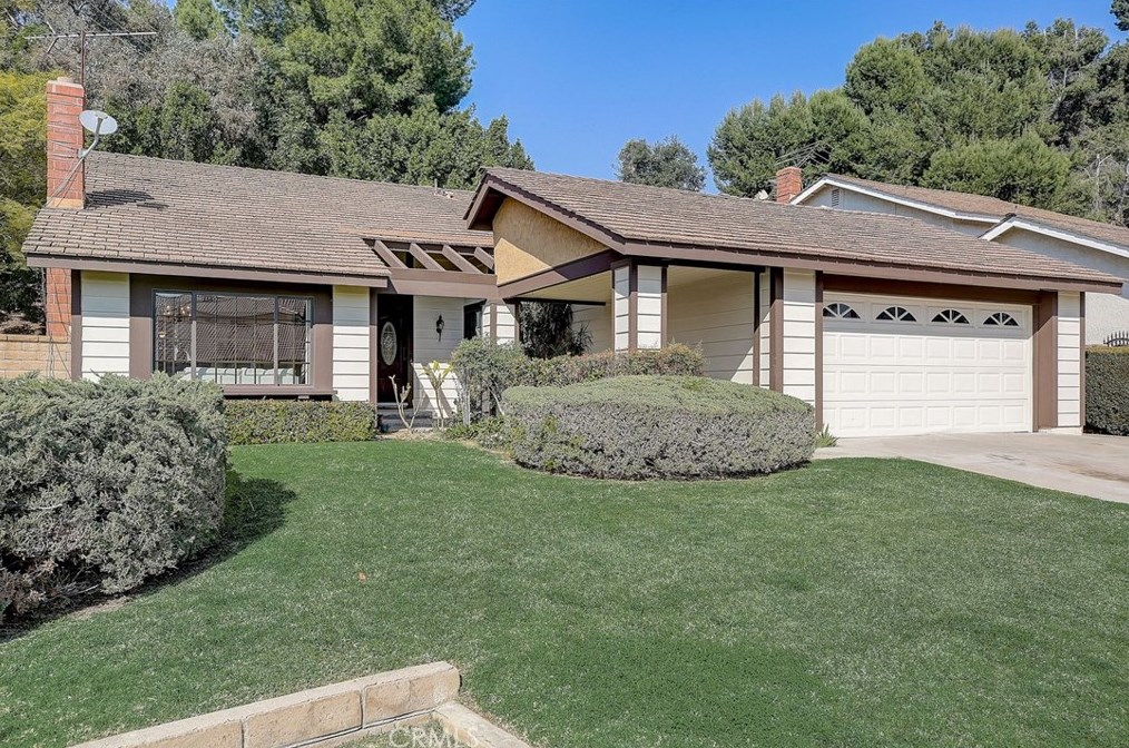3221 Falcon Ridge Rd, Pomona, CA 91765-3820