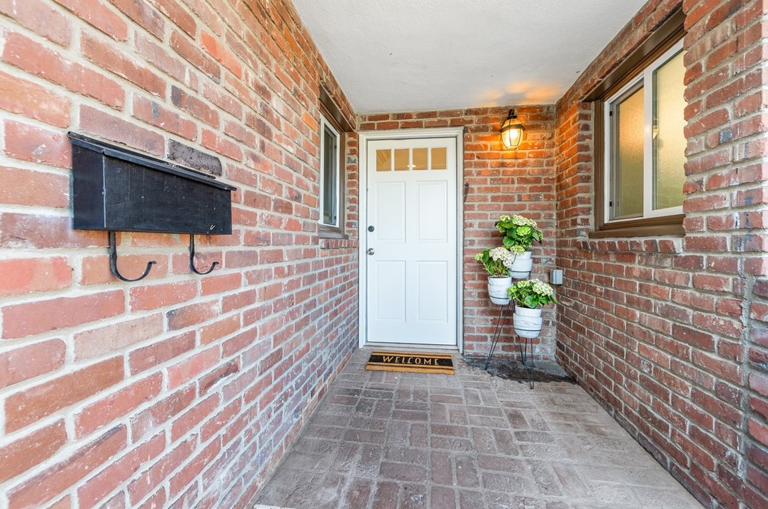 8251 Munster Dr, Huntington Beach, CA 92646