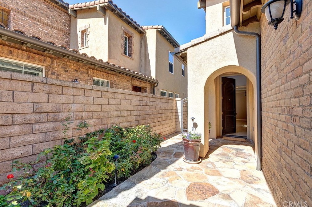 29 Sanctuary, Irvine CA  92620-3425 exterior