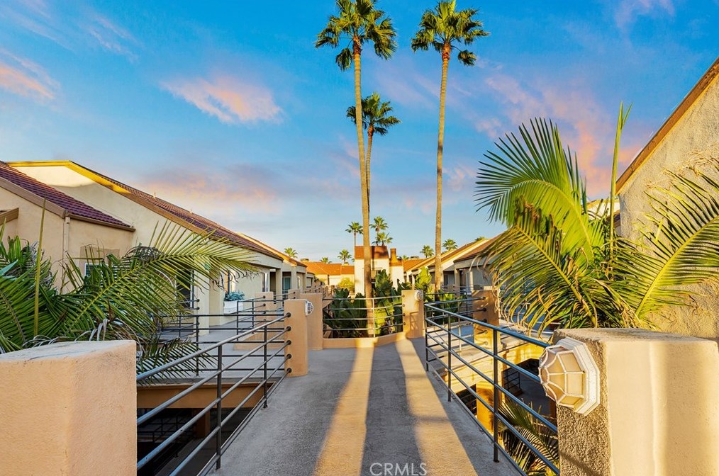 16291 Countess Dr #302, Huntington Beach, CA 92649