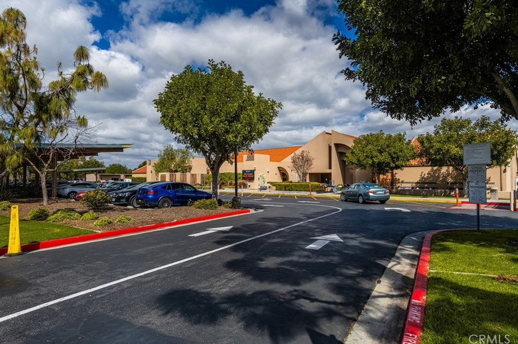 47 Abrazo Aisle, Irvine CA  92614-8554 exterior