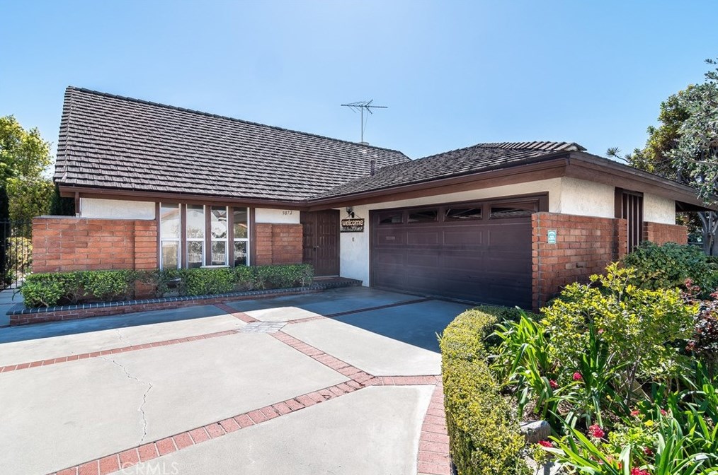 9872 Cornerbrook Dr, Huntington Beach, CA 92646-7325