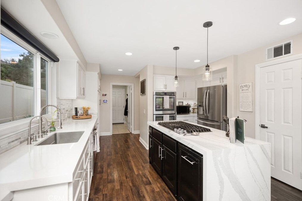 7 Prospector Ct, Trabuco Canyon CA  92679-5325 exterior