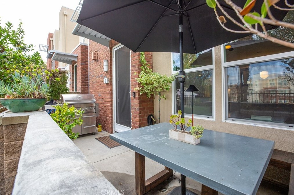 12 Midtown Dr, Laguna Beach, CA 92656-2695