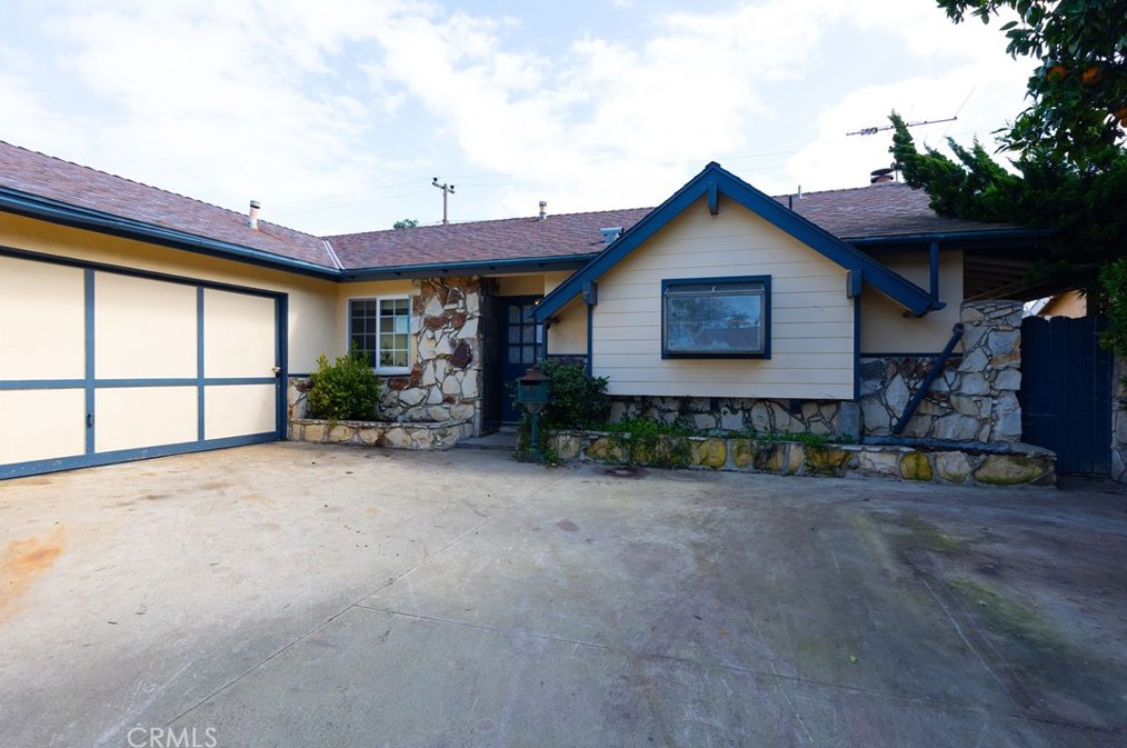 16272 Honolulu Ln, Huntington Beach, CA 92649-2308