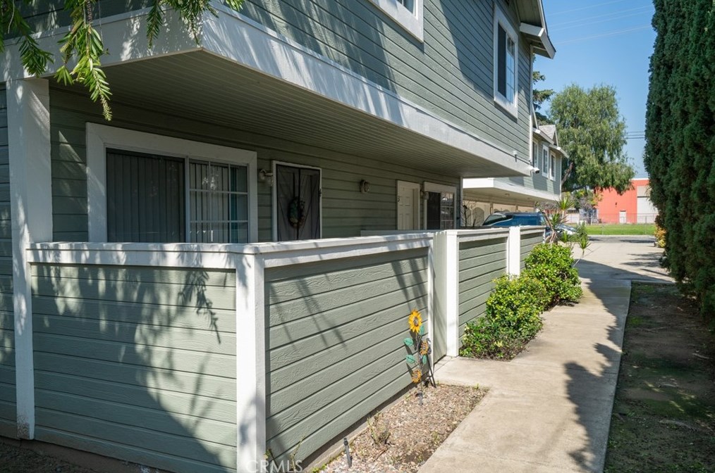 124 Truslow Ave, Fullerton CA  92832-2470 exterior