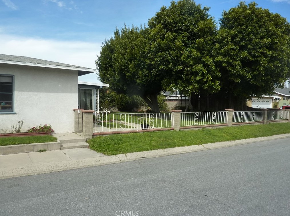 244 Santa Isabel Ave, Costa Mesa, CA 92627-1568