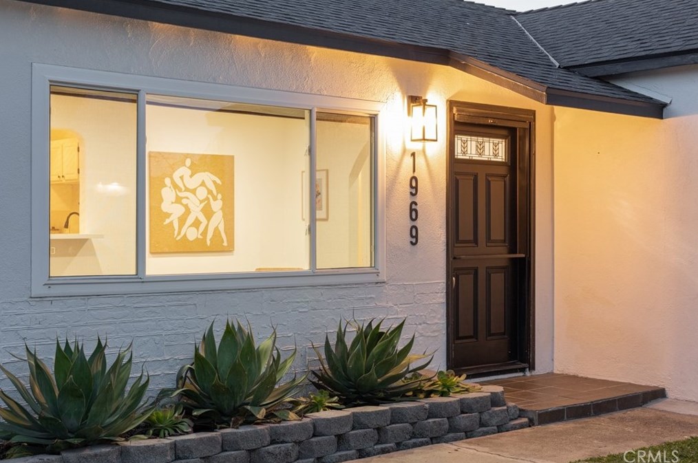 1969 Federal Ave, Costa Mesa, CA 92627-4129