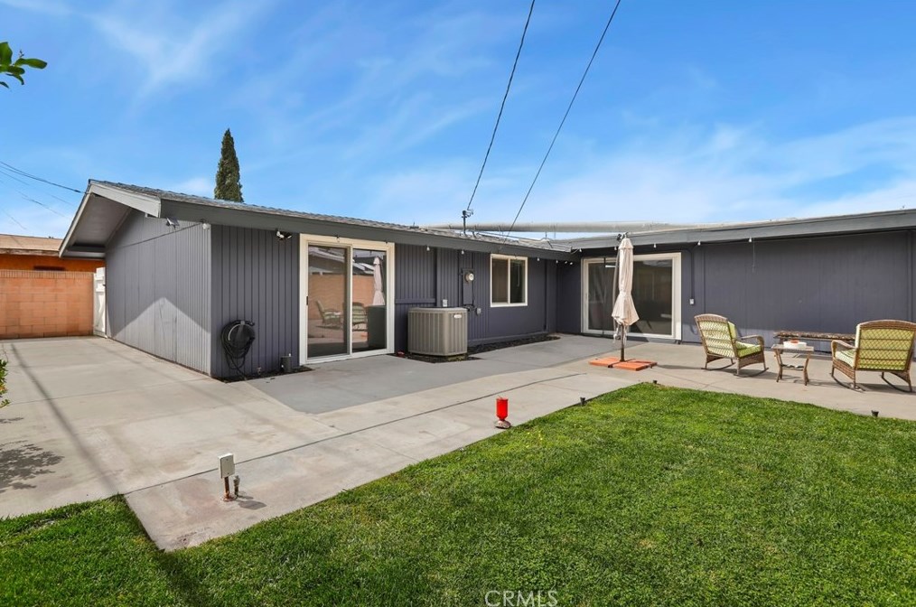 1012 Loara St, Anaheim CA  92801-3618 exterior