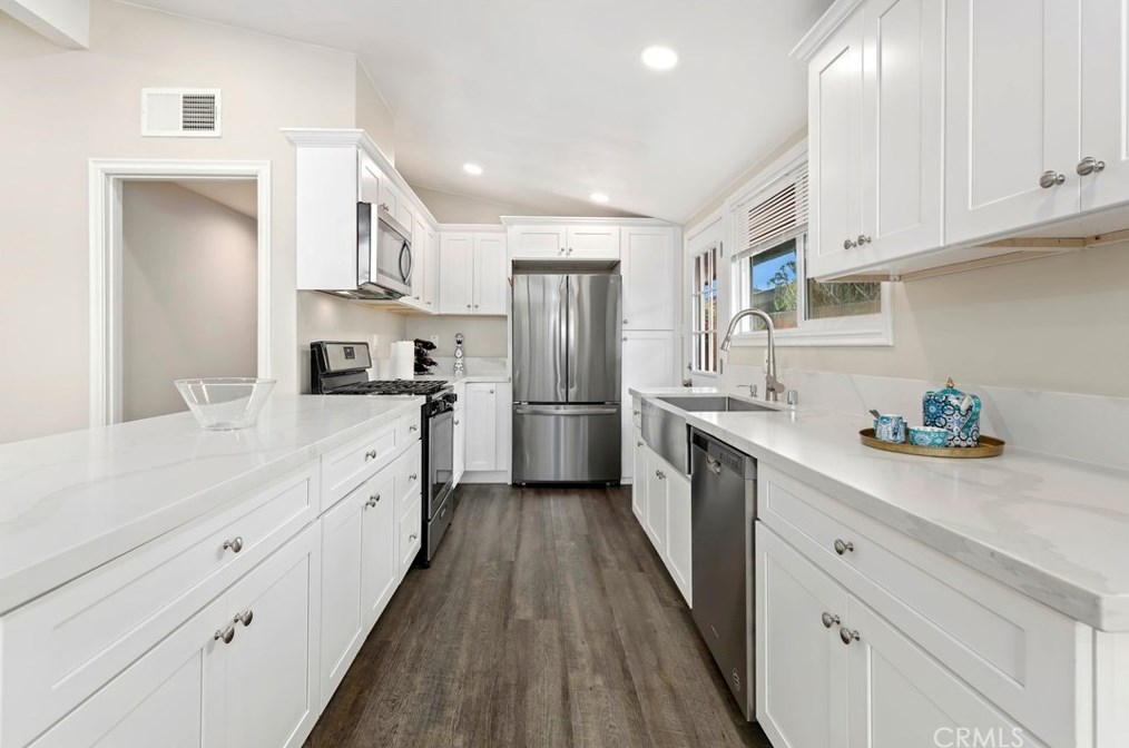 1012 Loara St, Anaheim CA  92801-3618 exterior