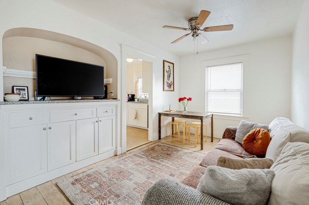 1053 W Civic Center Dr, Santa Ana, CA 92703