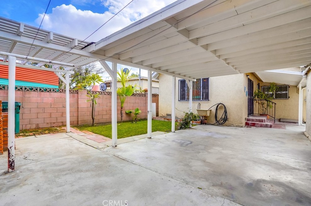 5017 Gafford St, Los Angeles CA  90040-1305 exterior