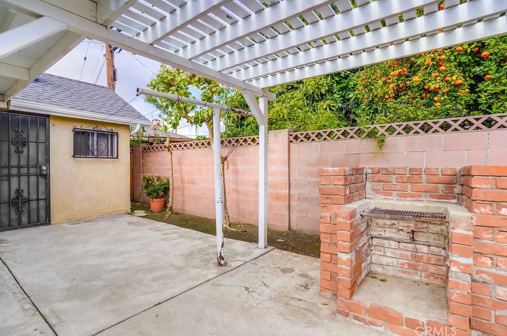 5017 Gafford St, Los Angeles CA  90040-1305 exterior