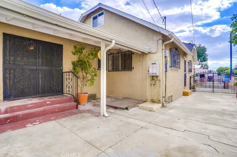 5017 Gafford St, Los Angeles CA  90040-1305 exterior