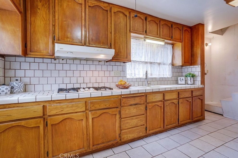 5017 Gafford St, Los Angeles CA  90040-1305 exterior