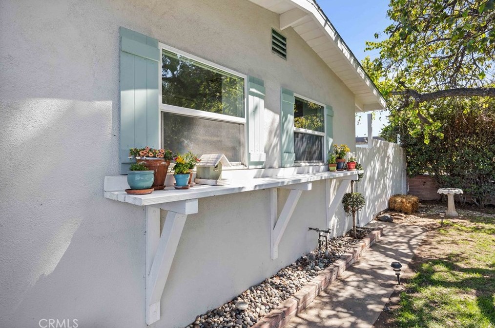 3923 Overland St, Riverside, CA 92503-4035